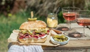 Sandvitx de pastrami amb maionesa de mostassa